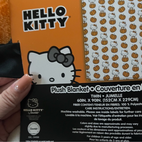 NWT! Hello Kitty Pumpkin Fall Plush Blanket - Picture 2 of 2
